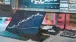 Trader revela robô que gera média de R$ 5 mil por mês com 1.500 estratégias testadas